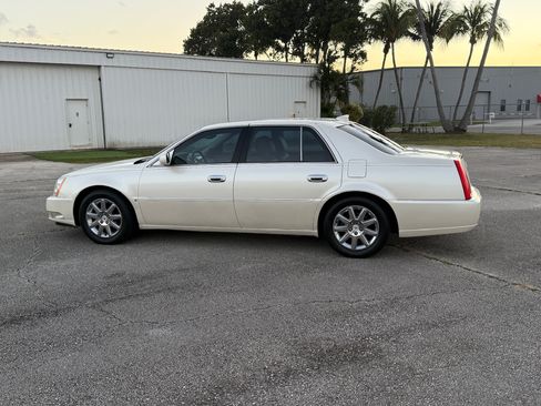 Used 2009 Cadillac DTS Luxury image 8