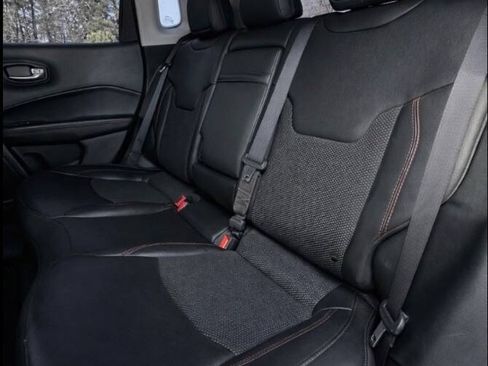 Used 2019 Jeep Compass Trailhawk image 10