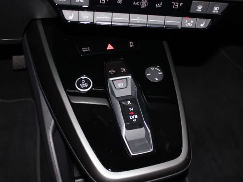 Used 2025 Audi Q4 e-tron Premium image 21