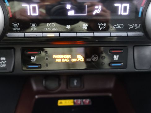 Used 2022 Toyota RAV4 Limited image 24