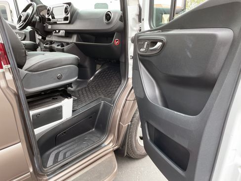 Used 2020 Mercedes-Benz Sprinter 4500 image 44