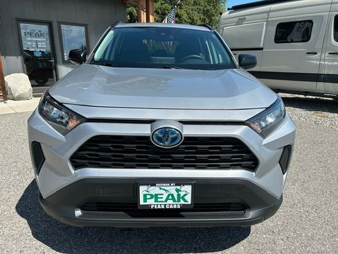 Used 2021 Toyota RAV4 LE image 3