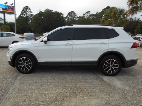 Used 2021 Volkswagen Tiguan SE image 1