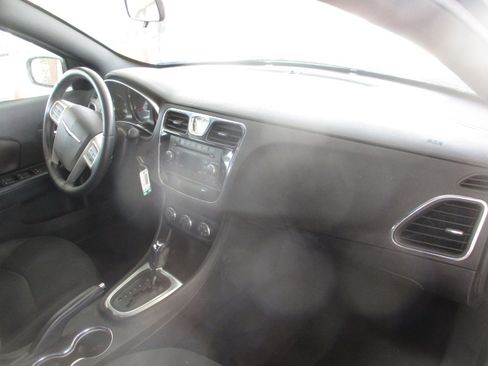 Used 2014 Chrysler 200 Touring Sedan FWD image 13