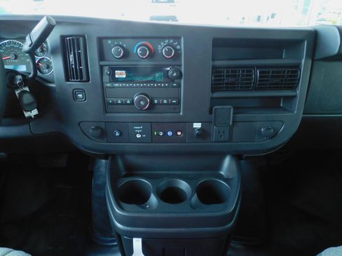 New 2025 Chevrolet Express 3500 image 5