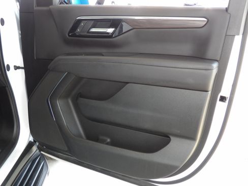 Used 2025 Chevrolet Tahoe 4WD LT image 24