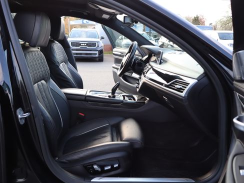 Used 2021 BMW 750i xDrive image 16