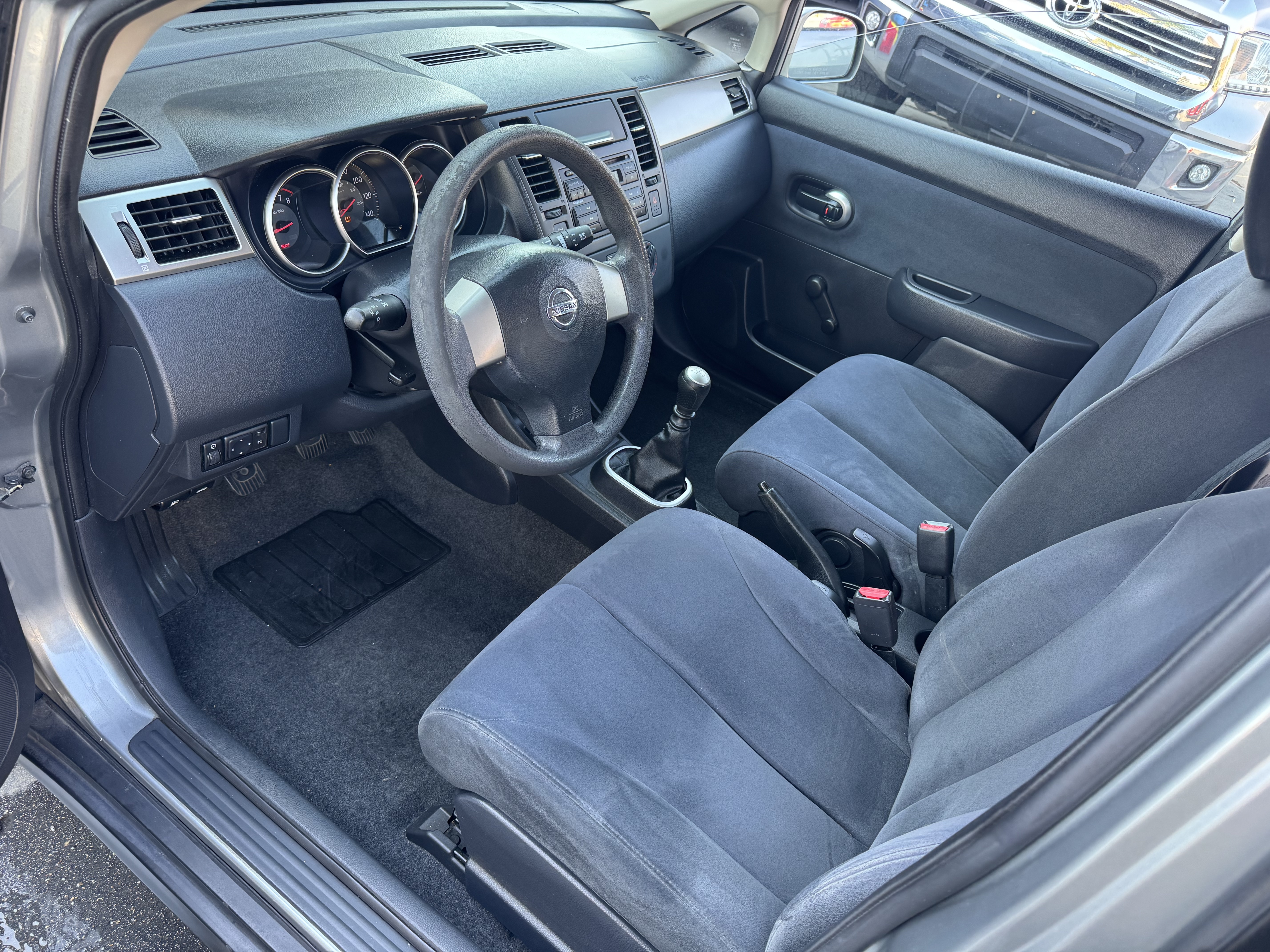 Used 2007 Nissan Versa S FWD image 15