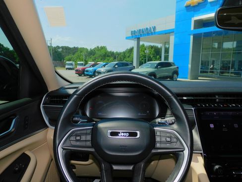 Used 2022 Jeep Grand Cherokee L 2WD Limited image 2