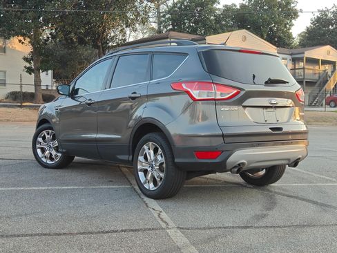 Used 2016 Ford Escape SE image 3