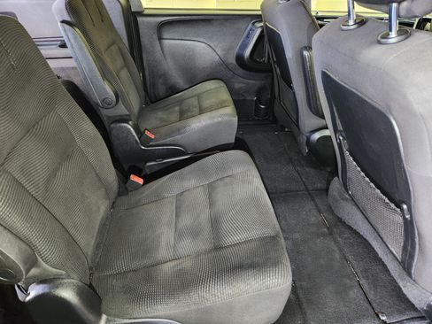 Used 2020 Dodge Grand Caravan SE Plus FWD image 17