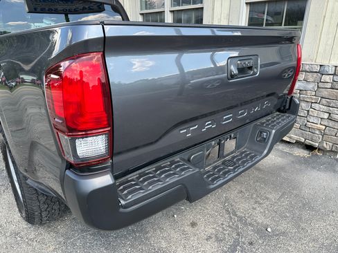 Used 2019 Toyota Tacoma image 8