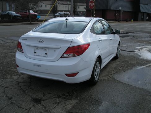 Used 2017 Hyundai Accent SE image 4