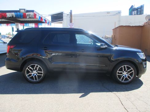 Used 2017 Ford Explorer Sport XLT image 2
