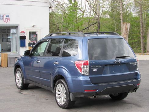 Used 2011 Subaru Forester 2.5X Limited AWD/4WD image 5