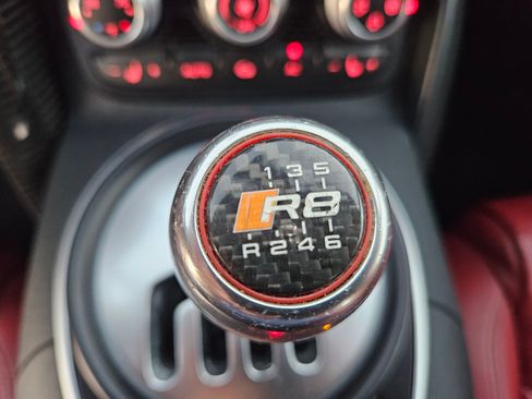 Used 2012 Audi R8 V10 image 40