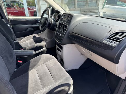 Used 2015 Dodge Grand Caravan SE FWD image 9