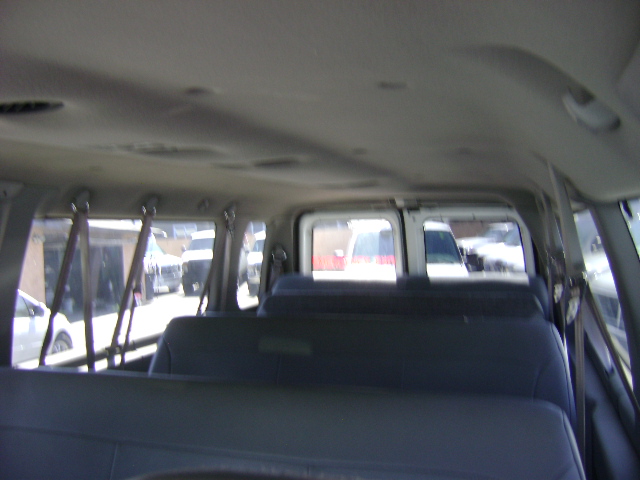 Used 2002 Ford E-350 and Econoline 350 Club Wagon Extended Super Duty RWD image 12