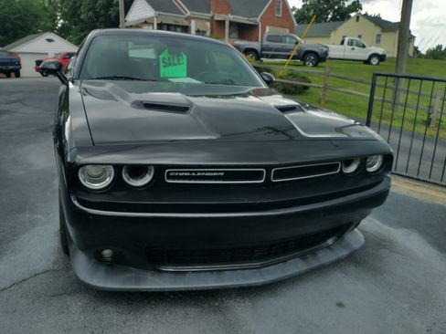 Used 2018 Dodge Challenger Scat Pack RWD image 3