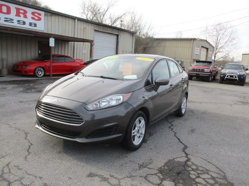 Used 2019 Ford Fiesta SE image 2