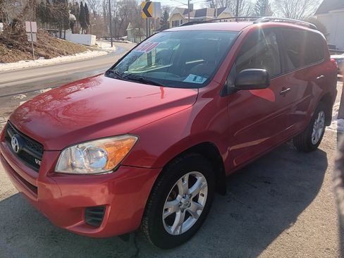 Used 2010 Toyota RAV4 LE image 1