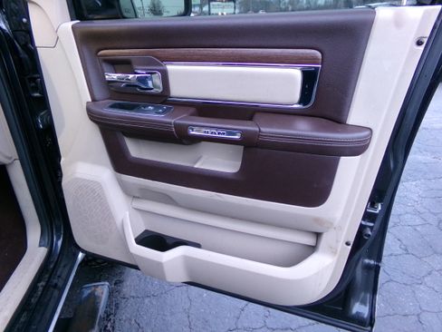 Used 2016 RAM 1500 Laramie image 13