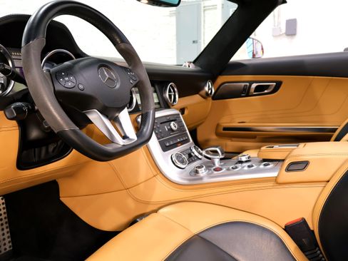 Used 2012 Mercedes-Benz SLS AMG image 25