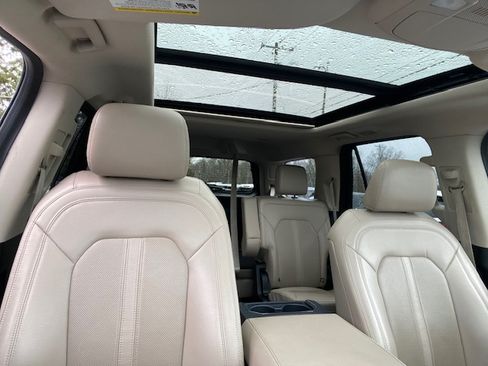 Used 2022 Ford Expedition Limited image 17