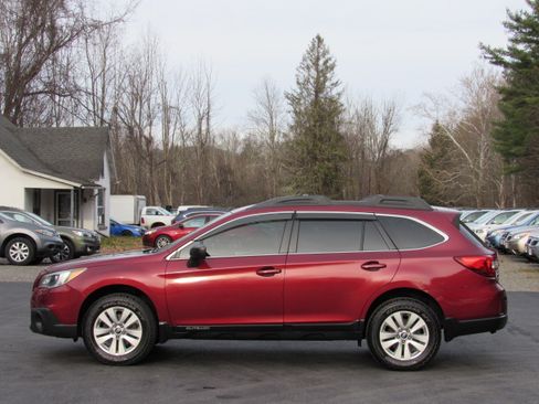 Used 2017 Subaru Outback 2.5i Premium image 5