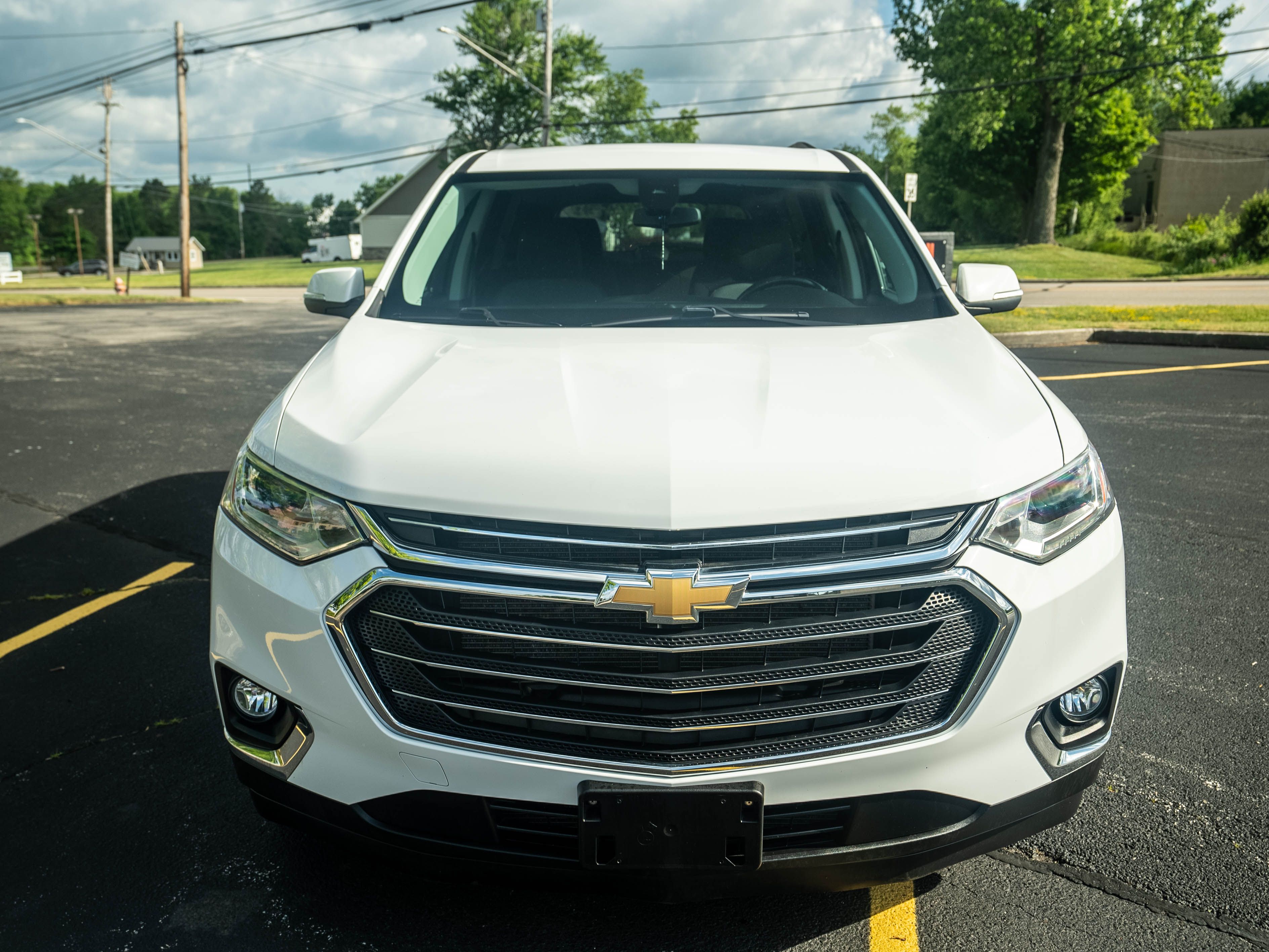 Used 2021 Chevrolet Traverse AWD LT image 2