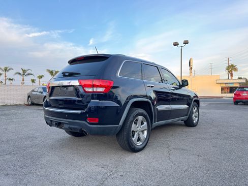 Used 2011 Jeep Grand Cherokee Limited image 8