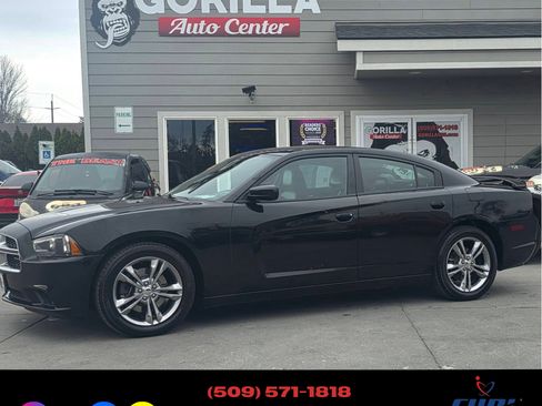 Used 2013 Dodge Charger SXT image 3