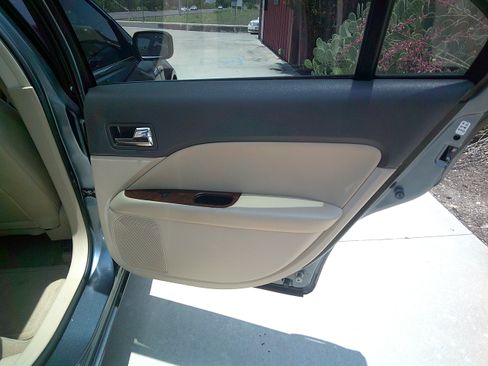 Used 2012 Ford Fusion SEL V6 FWD image 11