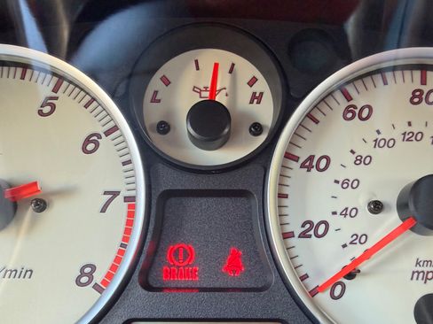 Used 2002 MAZDA MX-5 Miata LS RWD image 2