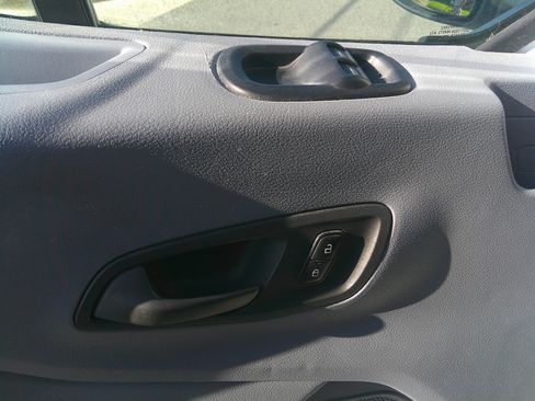 Used 2019 Ford Transit 250 XL image 10