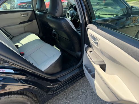 Used 2017 Toyota Camry SE image 21