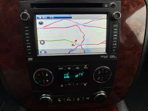 Used 2013 Chevrolet Avalanche LTZ image 21