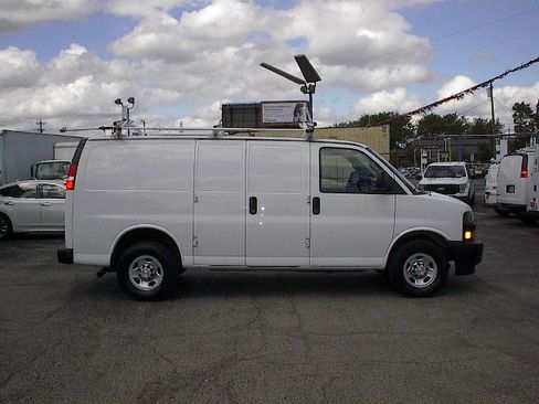 Used 2021 Chevrolet Express 3500 UNAVAIL RWD image 3