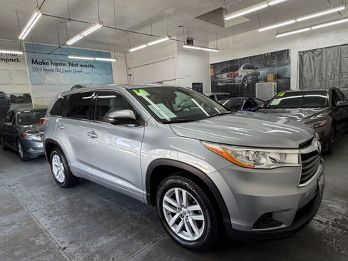 Used 2014 Toyota Highlander FWD LE V6 image 10
