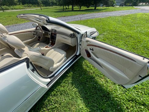 Used 2009 Mercedes-Benz CLK 350 Cabriolet image 12