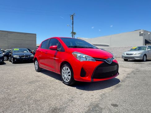 Used 2015 Toyota Yaris L Hatchback FWD image 11