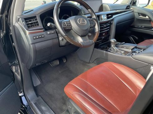 Used 2018 Lexus LX 570 image 6