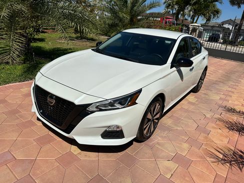 Used 2022 Nissan Altima 2.5 SV AWD image 1