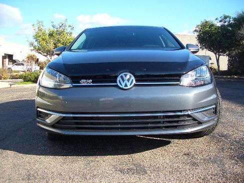 Used 2019 Volkswagen Golf 4-Door FWD image 8