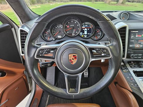 Used 2018 Porsche Cayenne GTS image 10