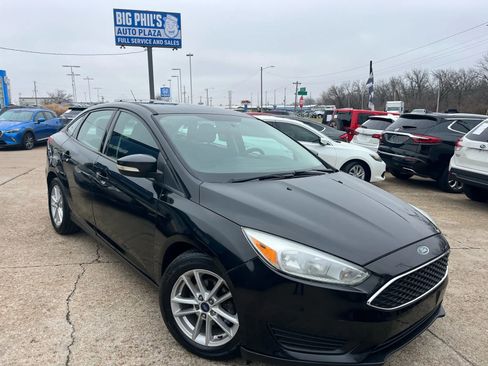 Used 2015 Ford Focus SE FWD image 1