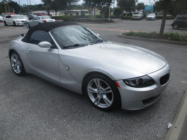 Used 2006 BMW Z4 3.0i Roadster RWD image 2