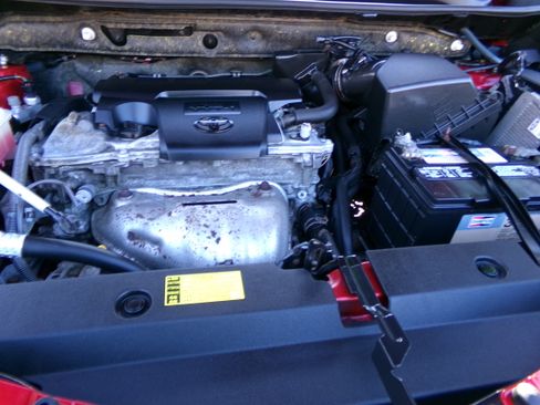 Used 2013 Toyota RAV4 XLE image 19