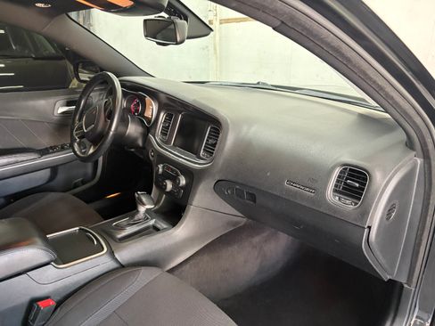 Used 2016 Dodge Charger SXT RWD image 16