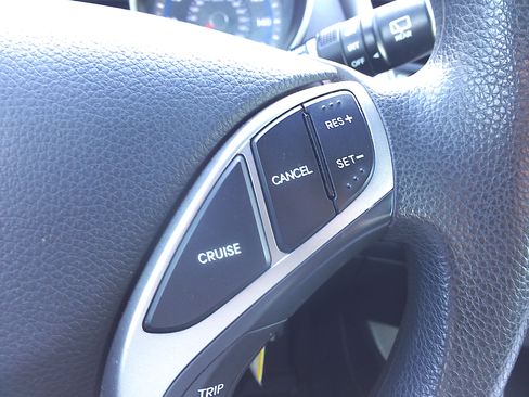 Used 2017 Hyundai Elantra GT image 28